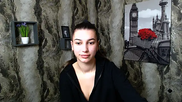 Snapshot of KarolinaRosse_ chatting on 03.09.25 KarolinaRosse online show from 03.09.25