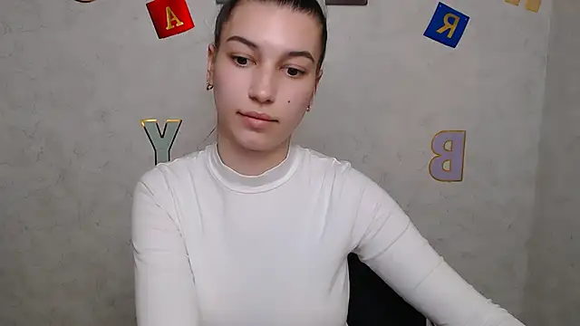 Snapshot of KarolinaRosse_ chatting on 03.11.25 KarolinaRosse online show from 03.11.25