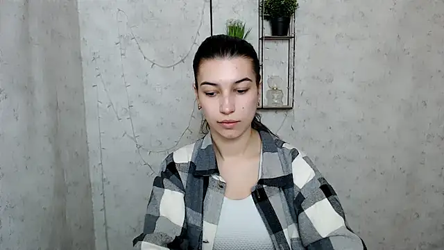 Snapshot of KarolinaRosse_ chatting on 03.15.25 KarolinaRosse online show from 03.15.25