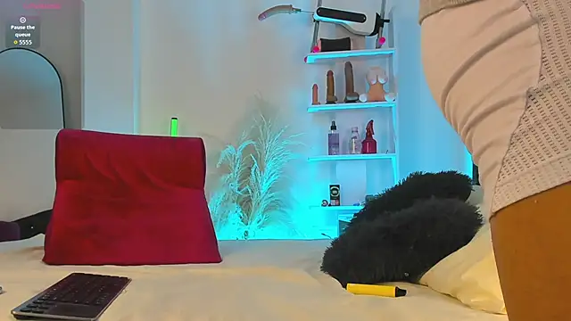 Duriel  online show from 09.09.25