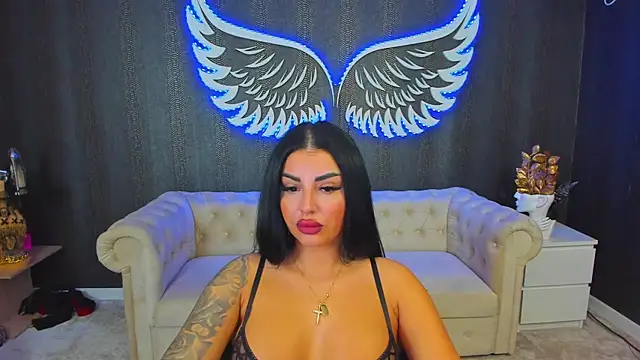 Snapshot of anemarieejolie chatting on 09.19.25 anemarieejolie online show from 09.19.25