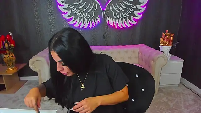 Snapshot of anemarieejolie chatting on 09.24.25 anemarieejolie online show from 09.24.25