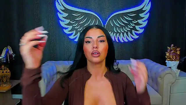 Snapshot of anemarieejolie chatting on 10.22.25 anemarieejolie online show from 10.22.25