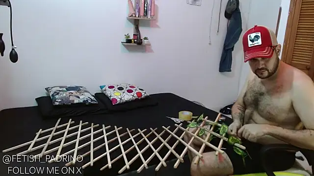 Snapshot of fetish_padrino chatting on 01.11.25 fetish padrino online show from 01.11.25