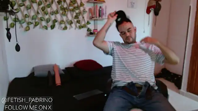 Snapshot of fetish_padrino chatting on 01.16.25 fetish padrino online show from 01.16.25