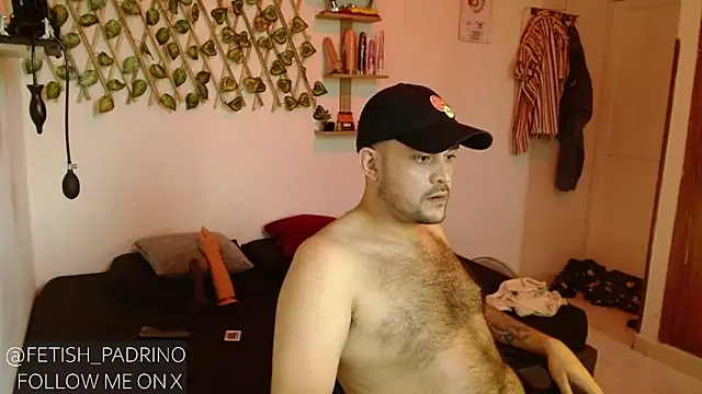 Snapshot of fetish_padrino chatting on 01.18.25 fetish padrino online show from 01.18.25