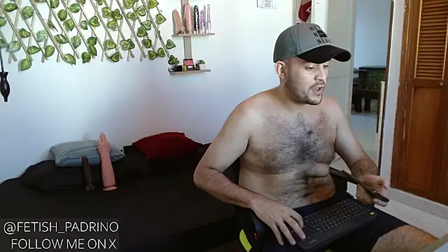 Snapshot of fetish_padrino chatting on 01.19.25 fetish padrino online show from 01.19.25