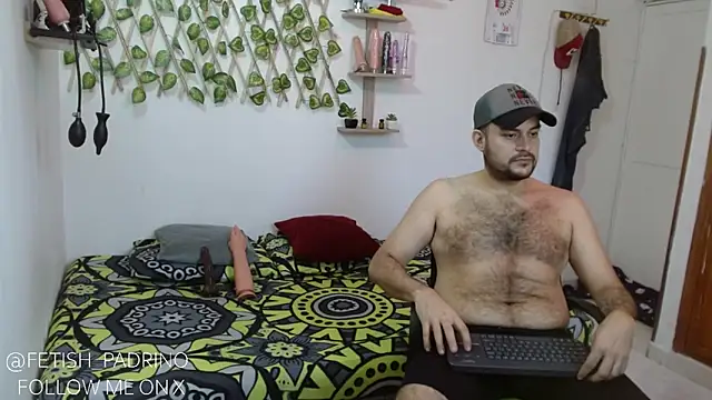 Snapshot of fetish_padrino chatting on 01.26.25 fetish padrino online show from 01.26.25
