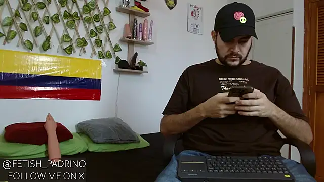 Snapshot of fetish_padrino chatting on 02.22.25 fetish padrino online show from 02.22.25
