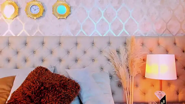 Snapshot of HannaBruun chatting on 02.04.25 HannaBruun online show from 02.04.25