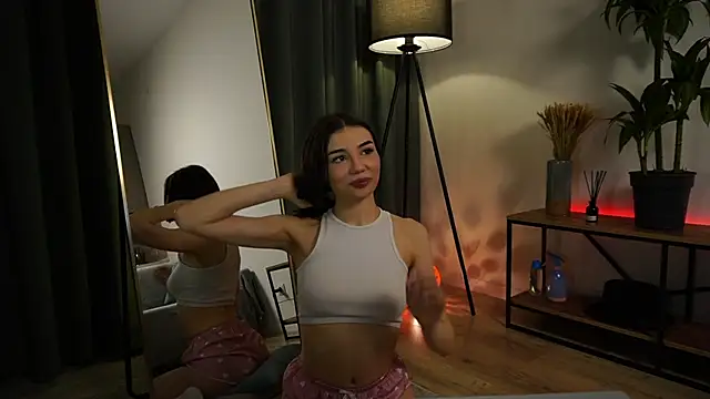 Snapshot of Kelly_Haren chatting on 02.14.25 Kelly Haren online show from 02.14.25