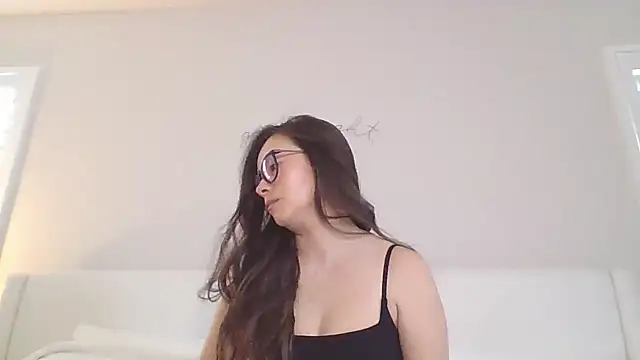 Snapshot of mixedasiangirl chatting on 02.20.26 mixedasiangirl online show from 02.20.26