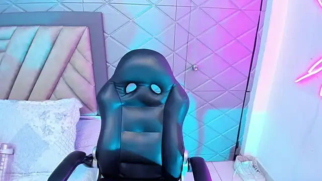 Snapshot of AikoLee_ chatting on 09.17.25 AikoLee  online show from 09.17.25