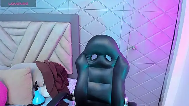 Snapshot of AikoLee_ chatting on 09.24.25 AikoLee  online show from 09.24.25