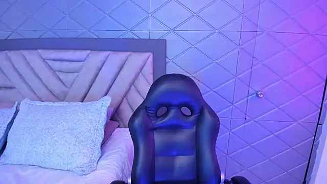 Snapshot of AikoLee_ chatting on 10.07.25 AikoLee  online show from 10.07.25