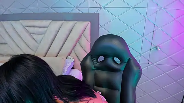 Snapshot of AikoLee_ chatting on 10.13.25 AikoLee  online show from 10.13.25