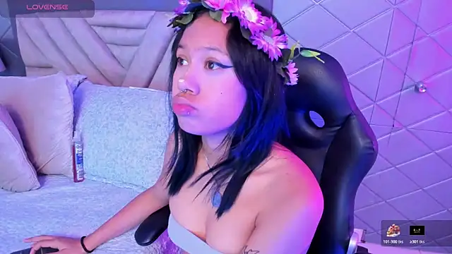 Snapshot of AikoLee_ chatting on 10.23.25 AikoLee  online show from 10.23.25