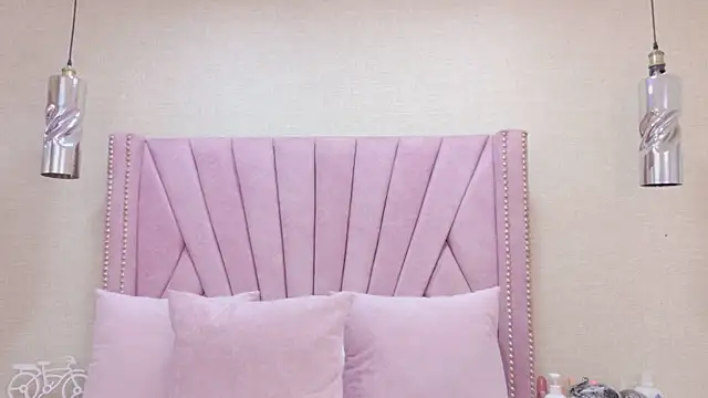 Snapshot of HazelMoret chatting on 09.23.25 HazelMoret online show from 09.23.25