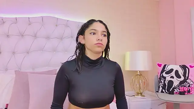 Snapshot of HazelMoret chatting on 04.04.26 HazelMoret online show from 04.04.26