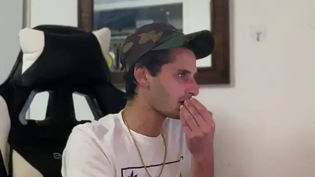 Snapshot of Dylansd chatting on 12.19.24 Dylansd online show from 12.19.24