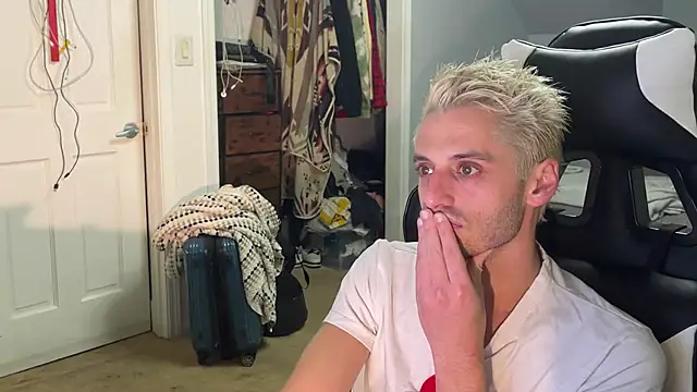 Snapshot of Dylansd chatting on 01.02.25 Dylansd online show from 01.02.25