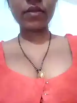 Snapshot of riya_houswife chatting on 12.24.24 riya houswife online show from 12.24.24