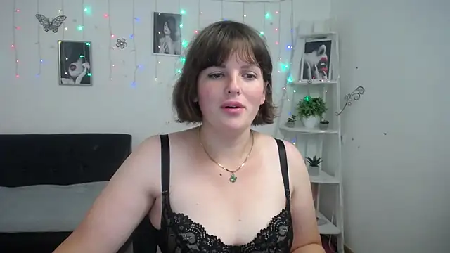 Snapshot of StaceyLex chatting on 09.10.25 StaceyLex online show from 09.10.25