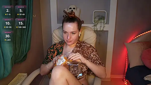 LisaElfy online show from 11.25.25