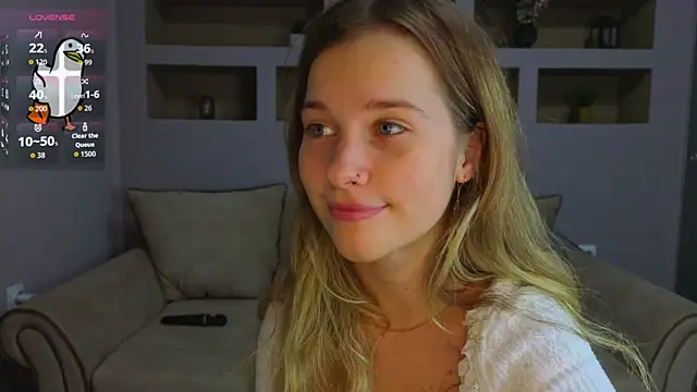 Snapshot of LinaCristonsen chatting on 10.19.25 LinaCristonsen online show from 10.19.25