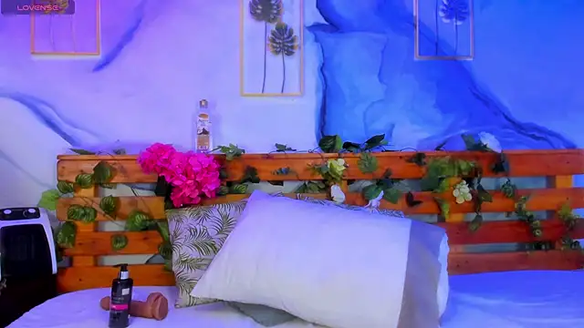 Snapshot of Perla_Franco chatting on 01.22.25 Perla Franco online show from 01.22.25