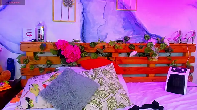 Snapshot of Perla_Franco chatting on 03.15.25 Perla Franco online show from 03.15.25