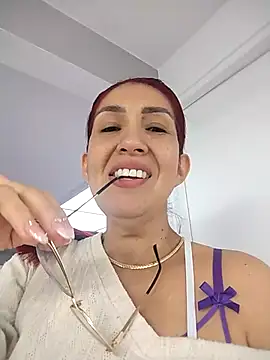 Snapshot of Perla_Franco chatting on 10.16.25 Perla Franco online show from 10.16.25