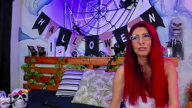 Snapshot of Perla_Franco chatting on 10.21.25 Perla Franco online show from 10.21.25