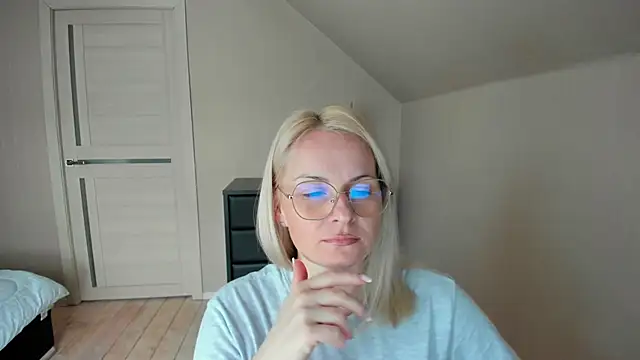 Alicee Gracee online show from 02.15.25