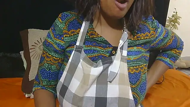 Snapshot of MaximTease24 chatting on 09.19.25 MaximTease24 online show from 09.19.25