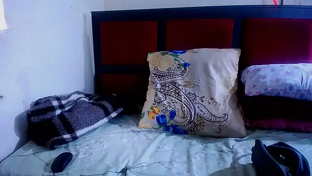 Snapshot of MaximTease24 chatting on 10.12.25 MaximTease24 online show from 10.12.25