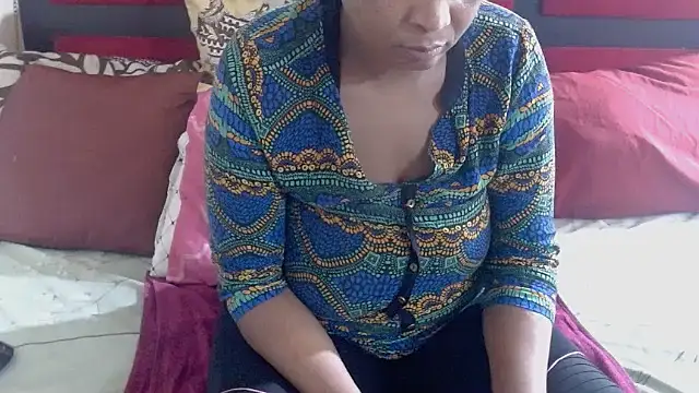 MaximTease24 online show from 11.27.25