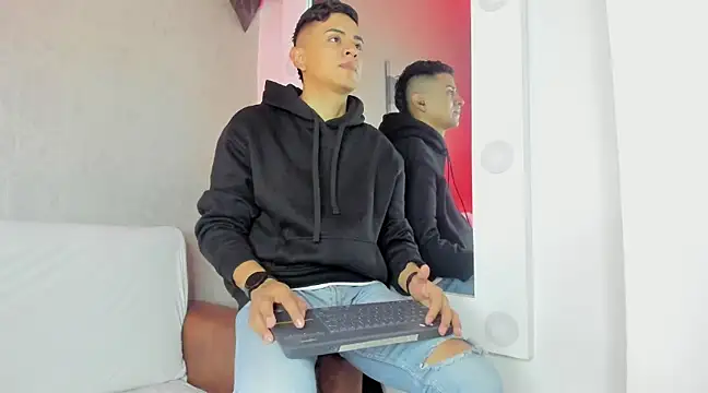 Snapshot of Lucii_fer_ chatting on 02.23.25 Lucii fer  online show from 02.23.25