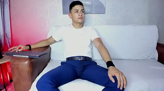 Snapshot of Lucii_fer_ chatting on 02.28.25 Lucii fer  online show from 02.28.25