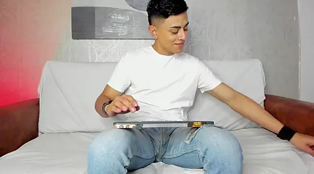 Snapshot of Lucii_fer_ chatting on 03.19.25 Lucii fer  online show from 03.19.25