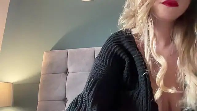 Snapshot of LustfulLuna_ chatting on 02.07.25 LustfulLuna  online show from 02.07.25
