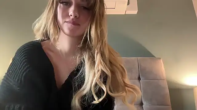Snapshot of LustfulLuna_ chatting on 02.08.25 LustfulLuna  online show from 02.08.25