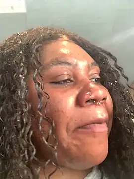 Snapshot of bonbonaumiel chatting on 12.16.24 bonbonaumiel online show from 12.16.24