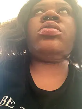 Snapshot of bonbonaumiel chatting on 01.01.25 bonbonaumiel online show from 01.01.25