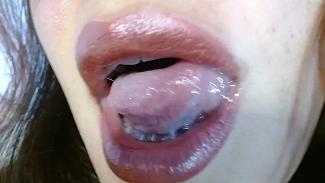 miss evoleth2 online show from 10.10.25