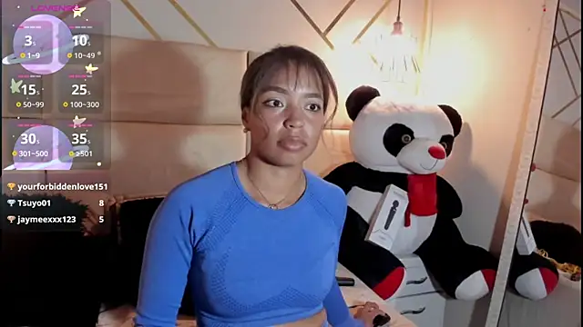 Snapshot of Nathaliajonees chatting on 01.22.25 Nathaliajonees online show from 01.22.25
