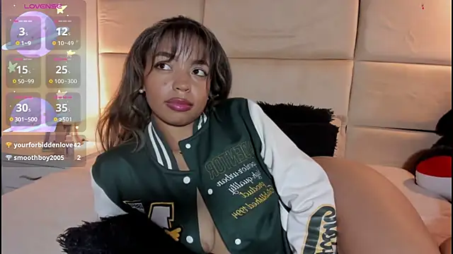 Snapshot of Nathaliajonees chatting on 01.28.25 Nathaliajonees online show from 01.28.25