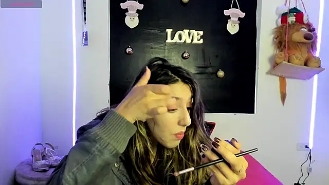 Snapshot of queen-natty chatting on 12.22.24 queen-natty online show from 12.22.24