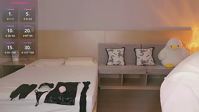 Snapshot of Lucky-baby chatting on 10.01.25 Lucky-baby online show from 10.01.25