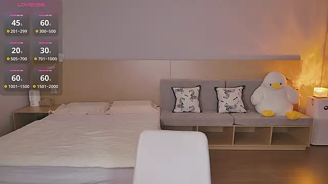 Snapshot of Lucky-baby chatting on 10.02.25 Lucky-baby online show from 10.02.25